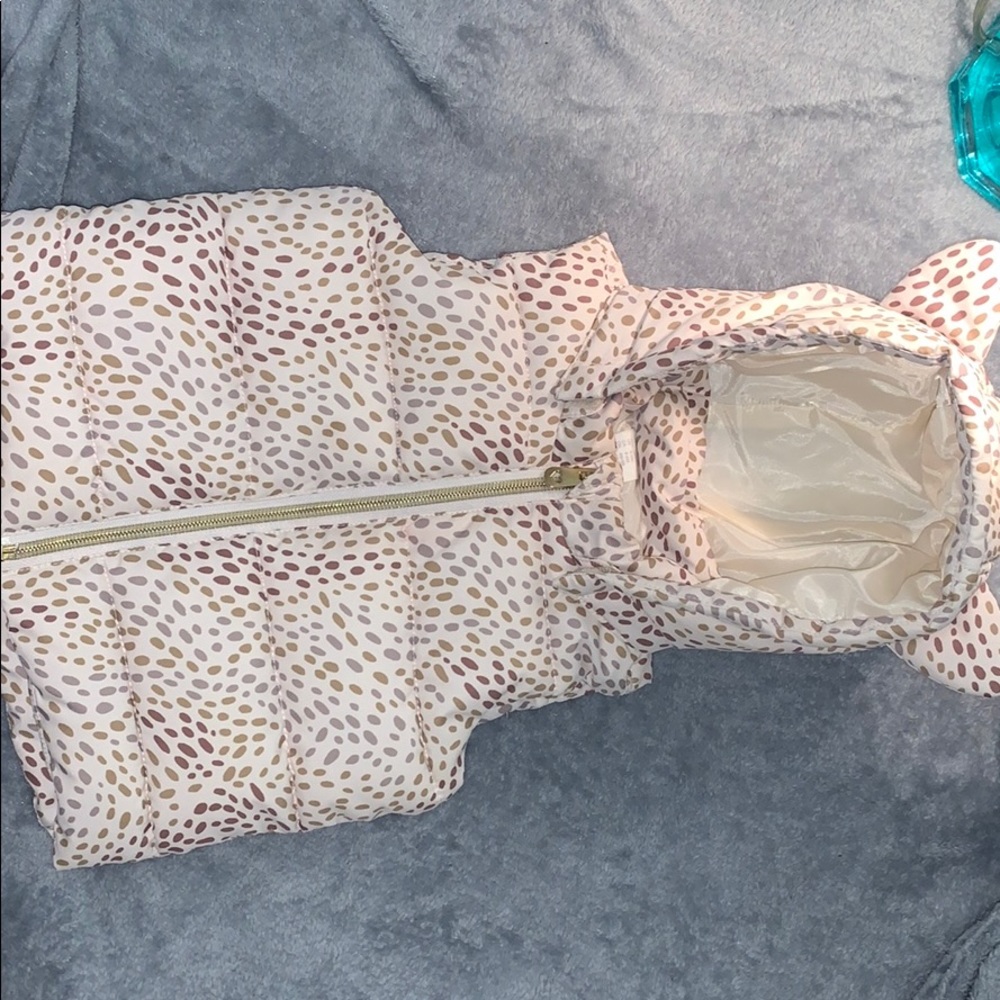 Little girl vest with hood